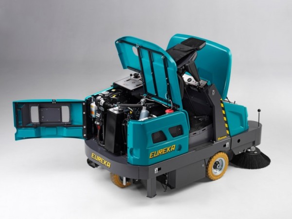 Heavy Duty Ride-on Sweeper EUREKA Magnum HD - STAMH LTD